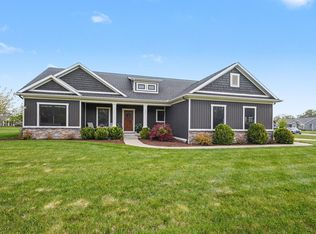 4001 Fox Woods Rd, Saint Joseph, MI 49085