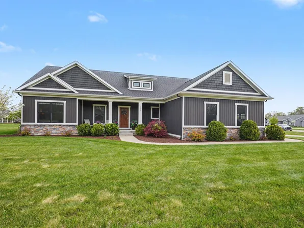 4001 Fox Woods Rd, Saint Joseph, MI 49085
