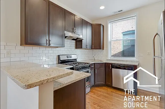 Building Photo - 847 W Cornelia Ave #3S
