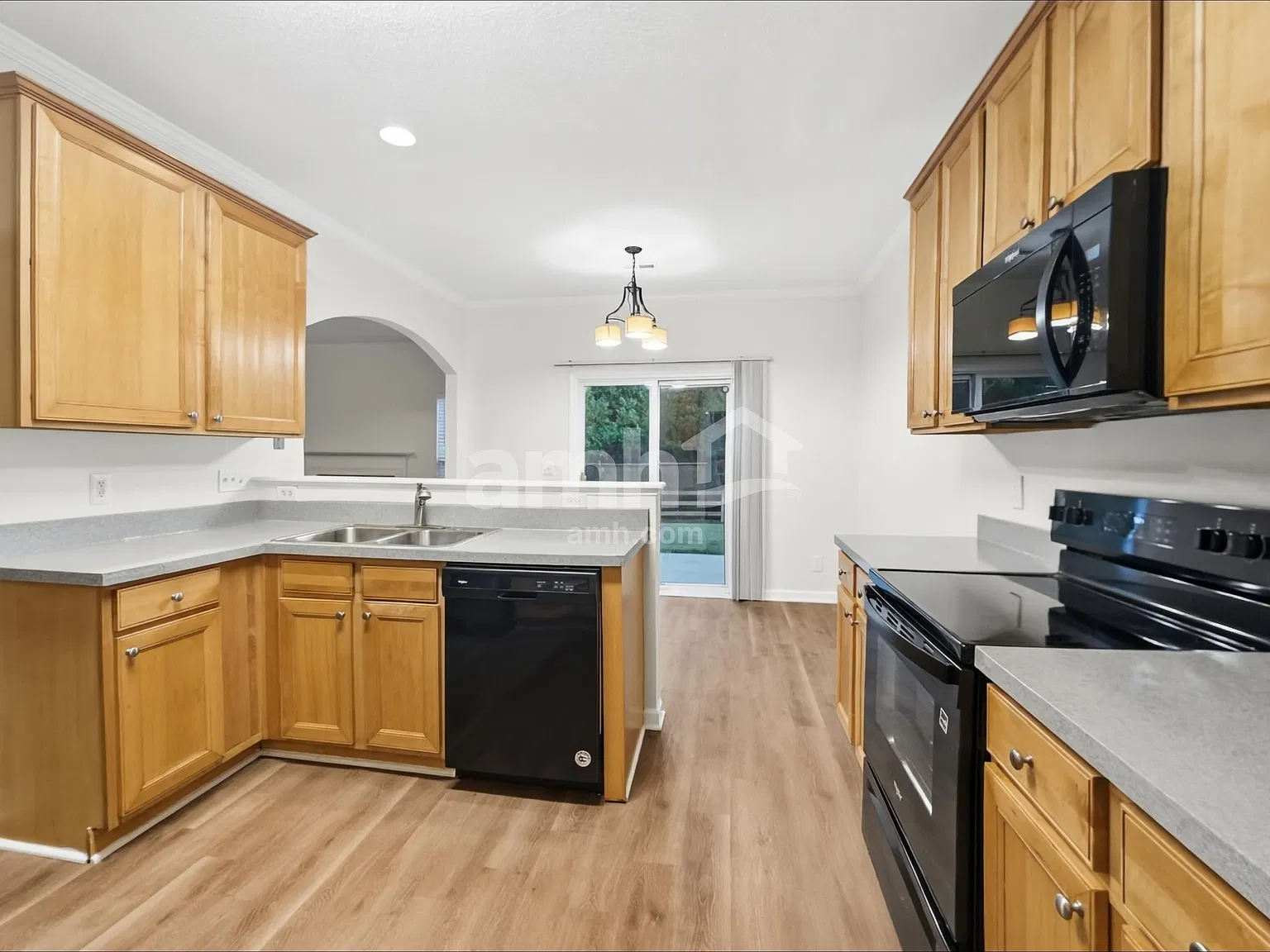 4 bed, 3.0 bath, 2193 sqft, $2,225 — Photo 4