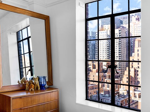 5th image of 25 Tudor City Pl APT 1704