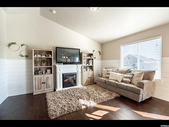 5th image of 1196 E Stanford Dr