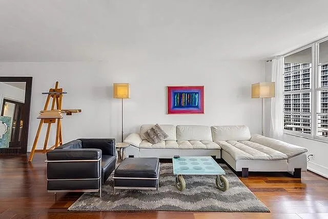 1 bed, 1.0 bath, 985 sqft, $3,200 — Photo 3