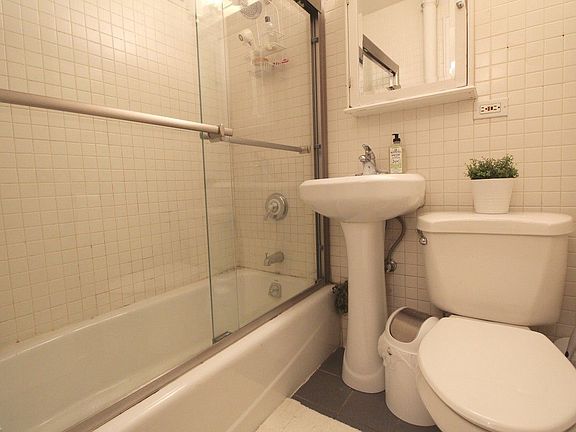 5th image of 29 E 20th St #3