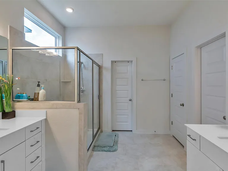 563 Saturnia Dr — Photo 21