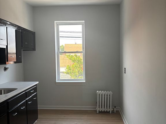 3rd image of 142 Franklin St #3