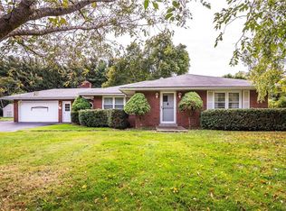 7166 Rochester Rd, Lockport, NY 14094