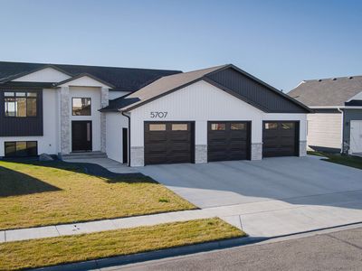 5707 Gold Dr, Bismarck, ND, 58503