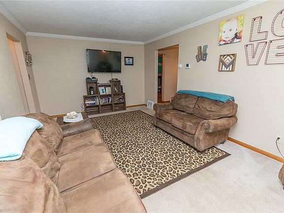 3rd image of 6918 Greenleaf Ave