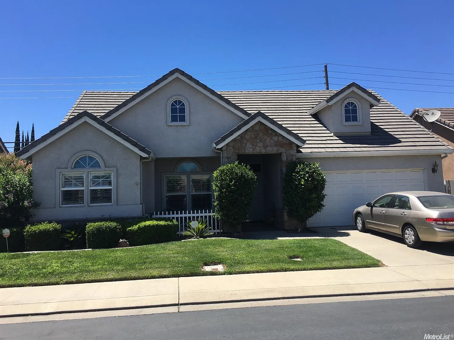 2101 Trafalgar Dr photo 1