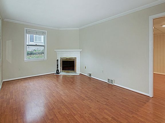 4th image of 3013 Woodlawn Ave