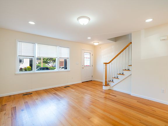 5th image of 28 Marion Ave