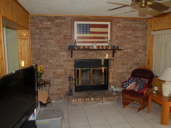 5th image of 2423 Meadow Ln