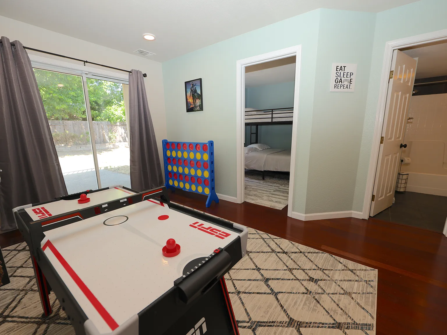4 bed, 1763 sqft, $4,380 — Photo 3