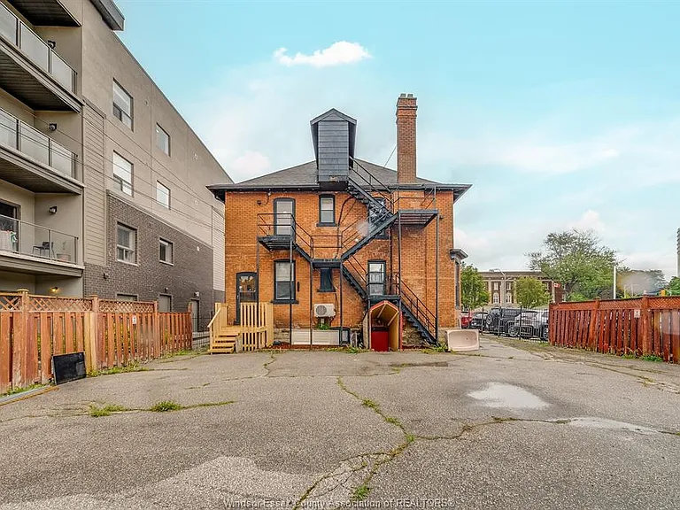 961 Ouellette Ave #2 — Photo 6