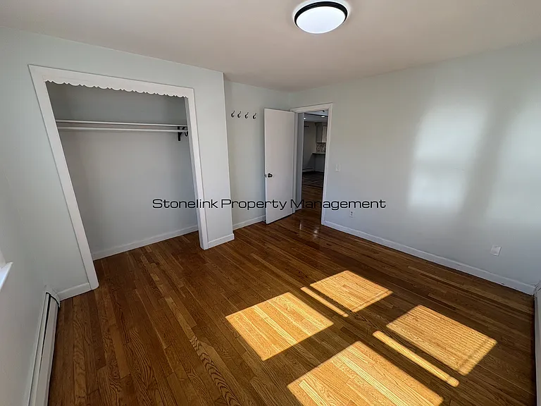 321 Budlong Rd — Photo 10