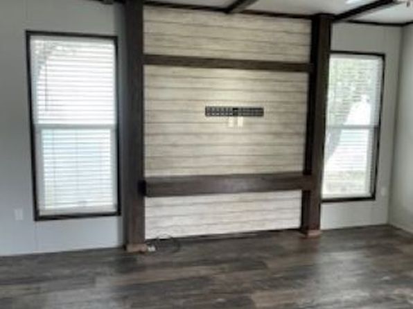 1407 Avenue Z, Hondo, TX 78861