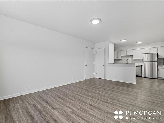 4th image of 725 S 37th St APT 6