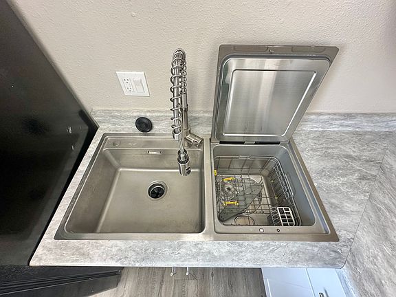 5th image of 1150 S Allison St #1B-1Ba-600Sqft