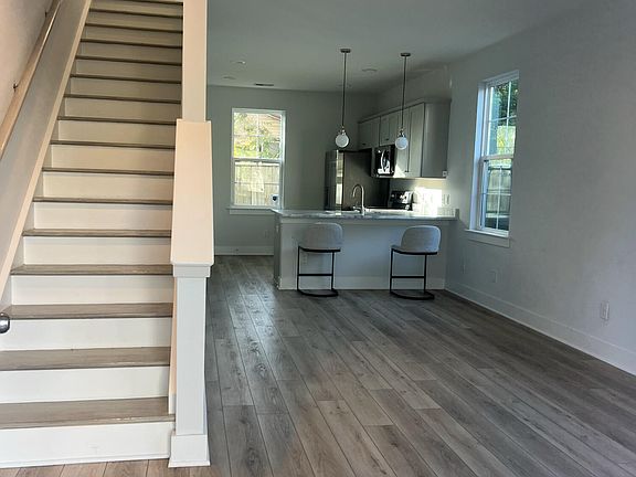 2nd image of 2023 Comstock Ave