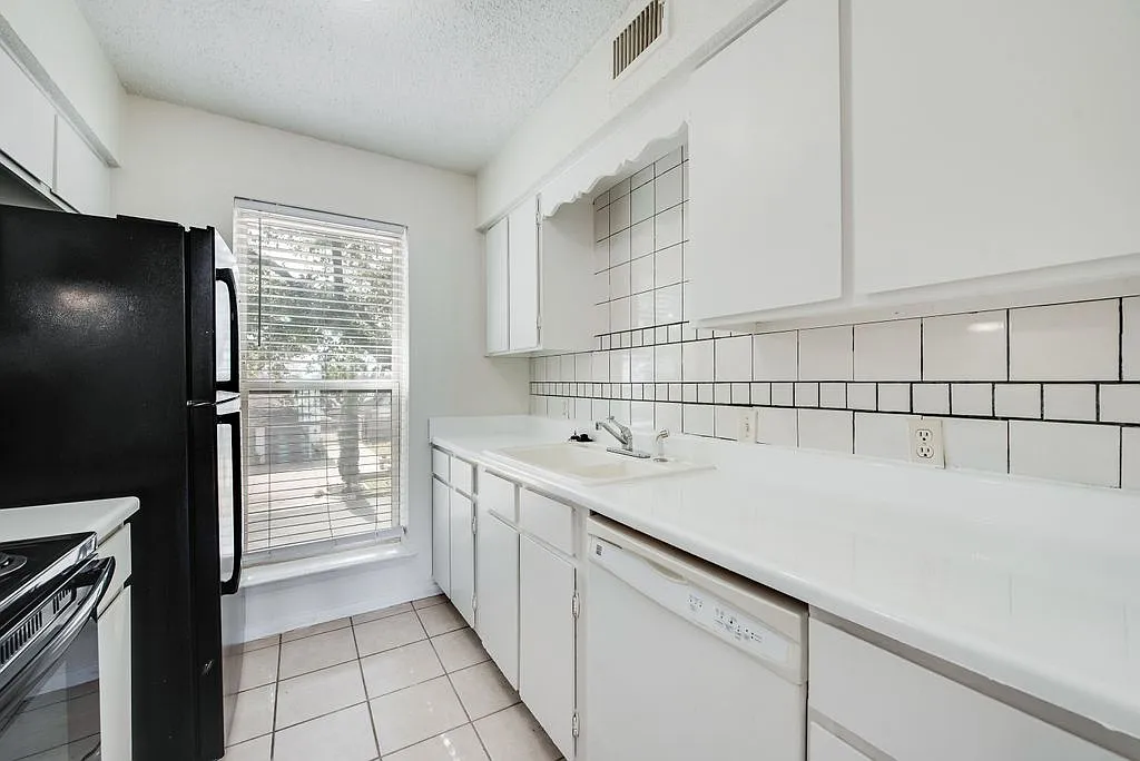 2 bed, 1188 sqft, $1,400 — Photo 4