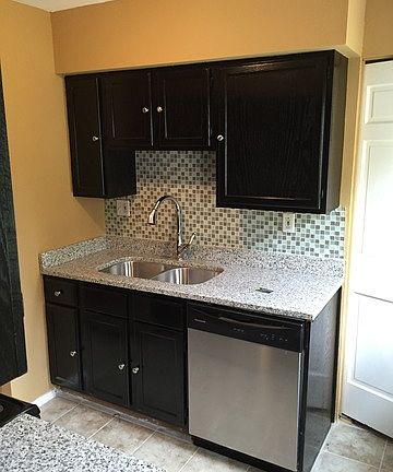 3rd image of 18 Wyndham Dr