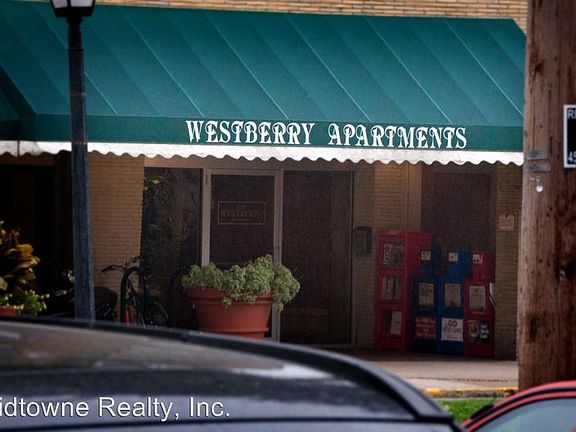 3rd image of 530 W Berry St APT 711