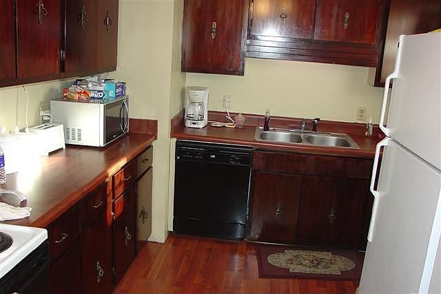 2nd image of 105 Woodstock Ln