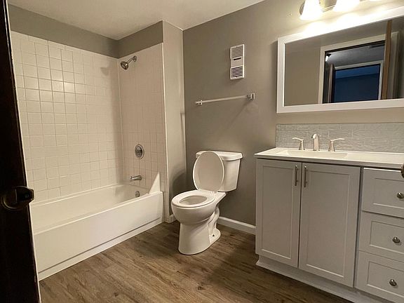 3rd image of 2618 W Willowlake Dr APT 223