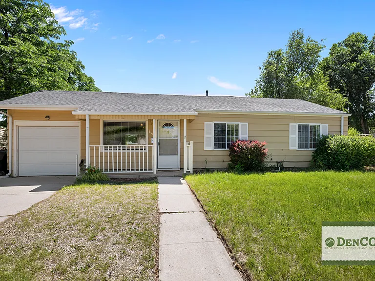2906 S Cherry Way — Photo 1