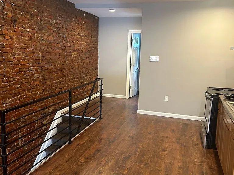 1864 E Cornwall Street — Photo 5