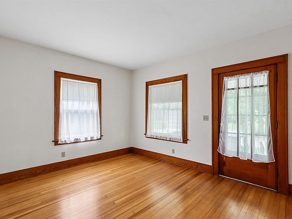 3rd image of 708 Grant St