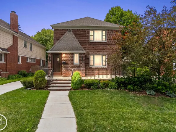 897 Rivard Blvd, Grosse Pointe, MI 48230