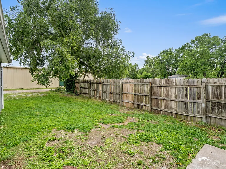 1607 W Lynn St — Photo 14