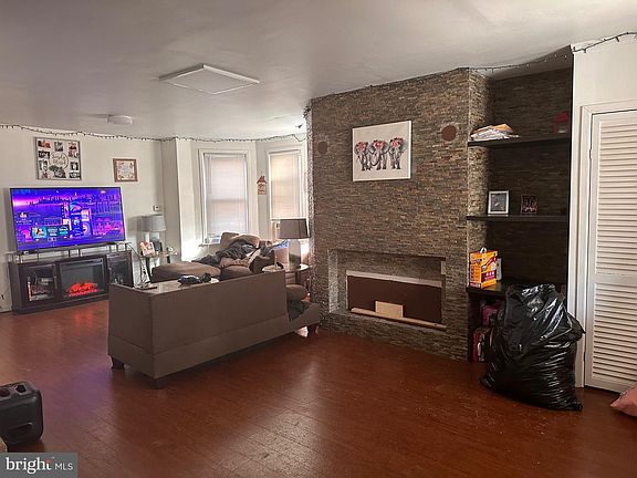 3rd image of 105 Jackson Ave