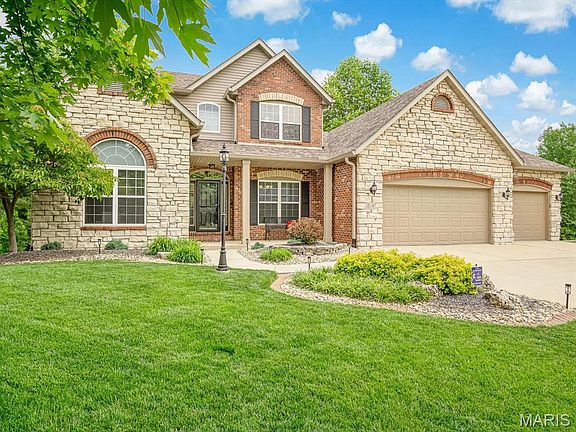 2nd image of 13 Timber Bluff Ct