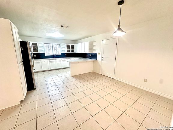 3rd image of 315 ILLG AVE