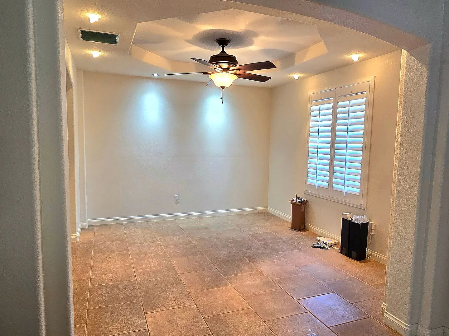 Large 3 Bedroom, 3 Bathroom Home with Solar — Photo 4
