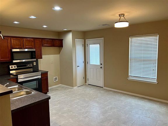 5th image of 11912 NW 136th Ter