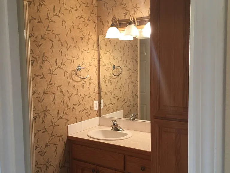 2057 Berwin Ln — Photo 40