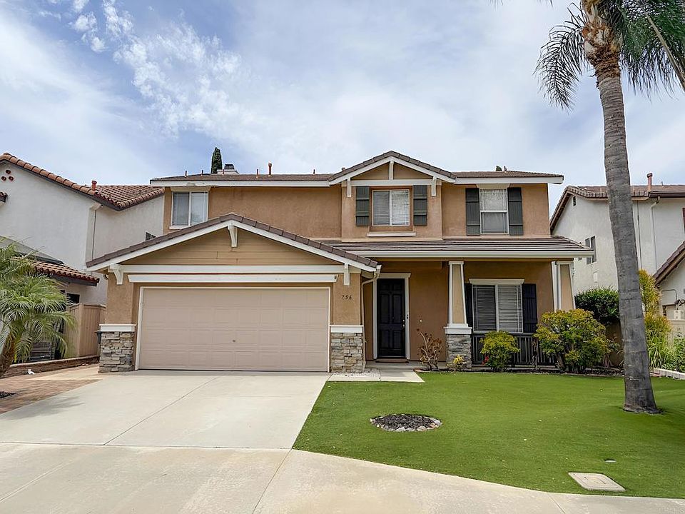 1st image of 756 Avenida Abeja