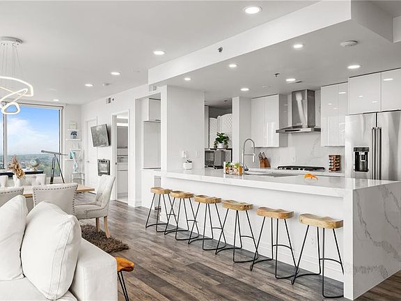 3rd image of 3338 Peachtree Rd NE APT 2207