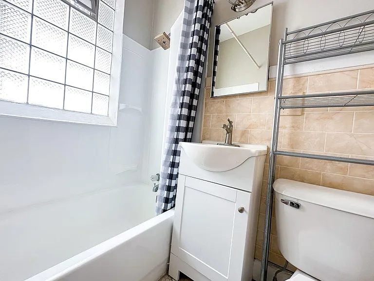 5819 E Washington St #8 — Photo 8