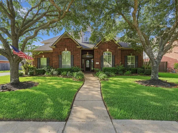 316 Falcon Lake Dr, Friendswood, TX 77546