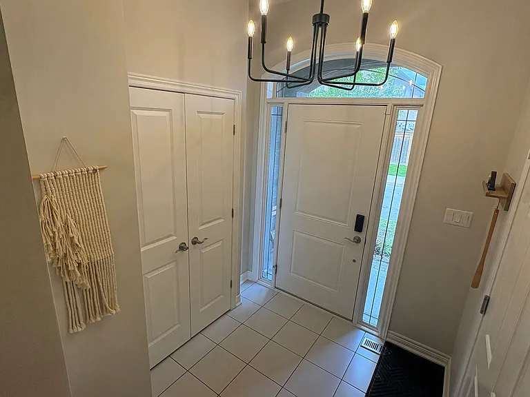 7 Sonoma Valley Cres — Photo 2
