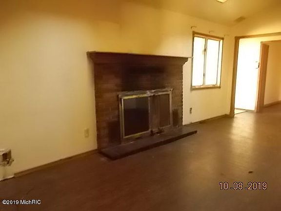 3rd image of 61616 Sherman Ln