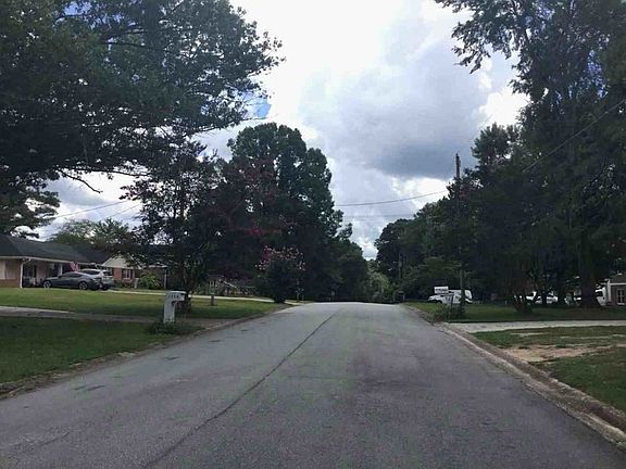 Exterior Neighborhood (street photo)