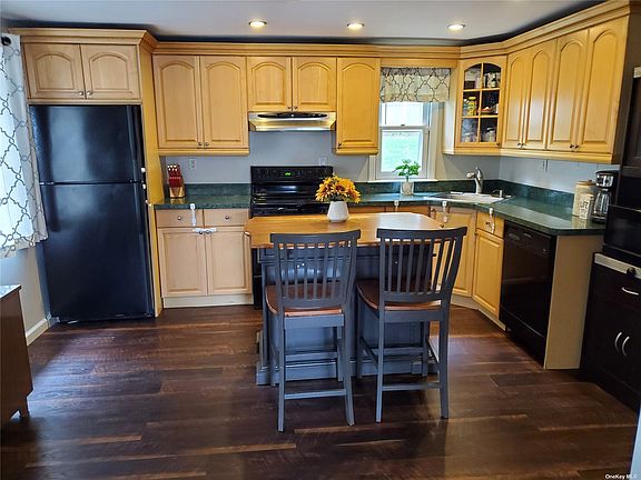 4th image of 70 Highview Dr