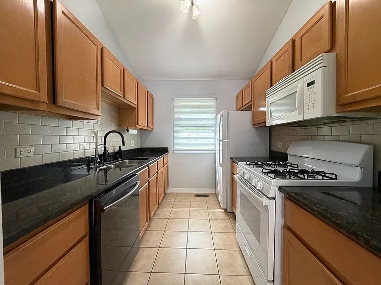 1900 Stanford Dr — Photo 7
