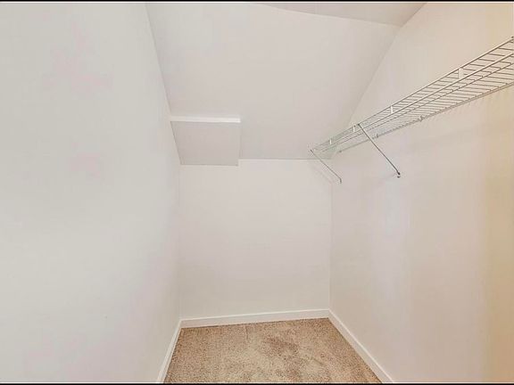 3rd image of 415 Bloom St